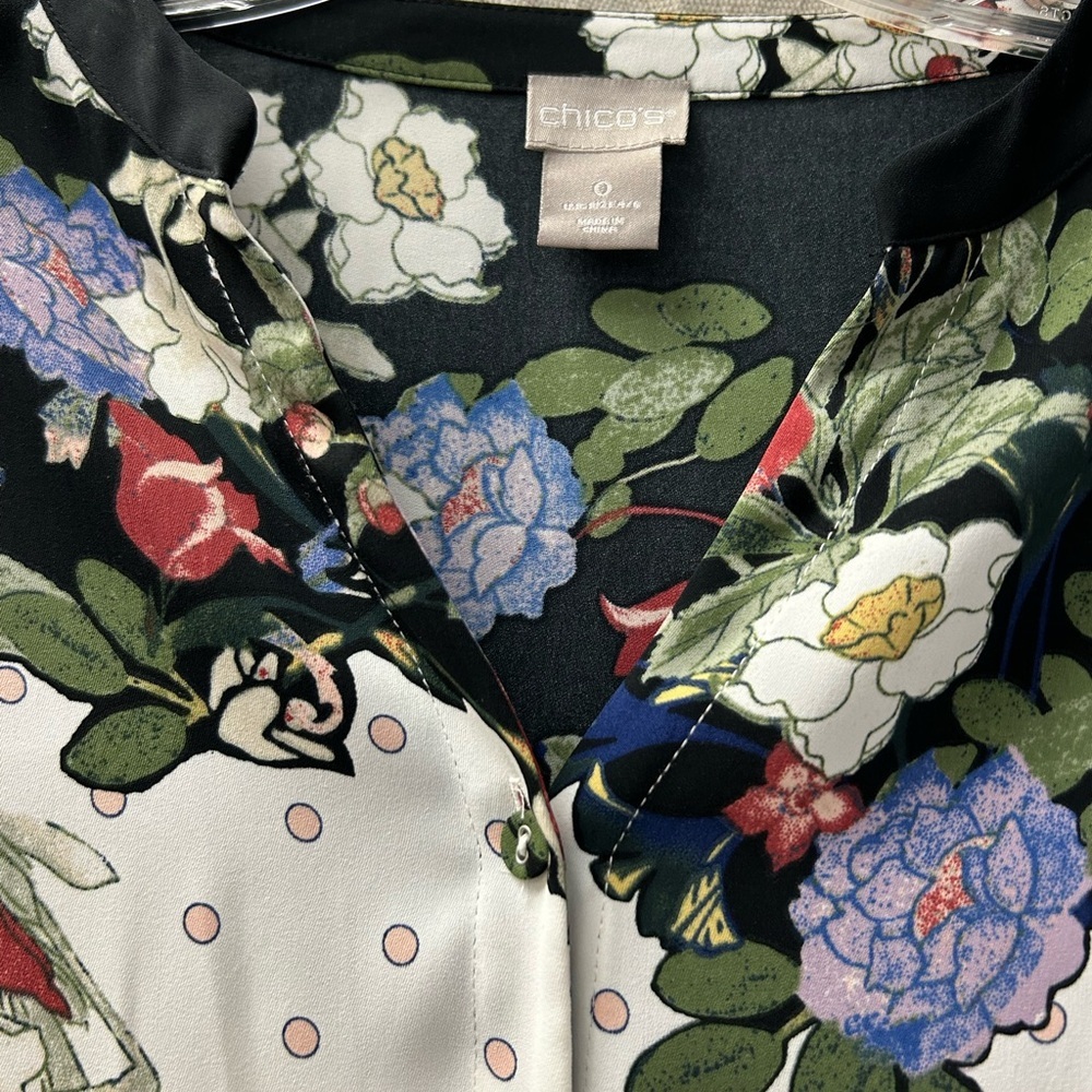 Chico's Women's Multi Blouse Floral with Black Accents/ Size 0 - Picture 4 of 10
